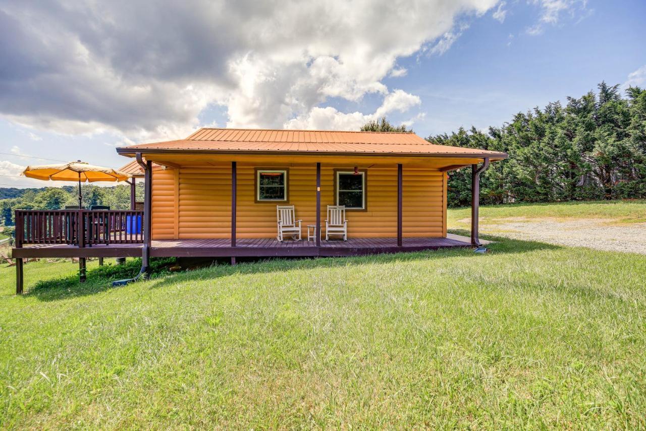 Blue Ridge Mountain Cabin With Views And Hot Tub Sparta Eksteriør billede