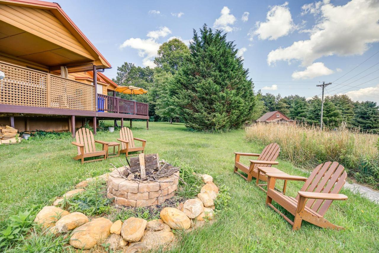 Blue Ridge Mountain Cabin With Views And Hot Tub Sparta Eksteriør billede