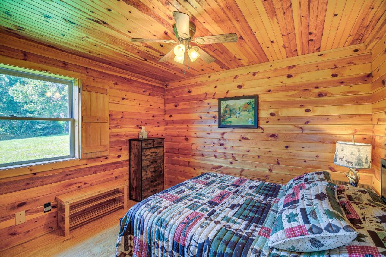 Blue Ridge Mountain Cabin With Views And Hot Tub Sparta Eksteriør billede