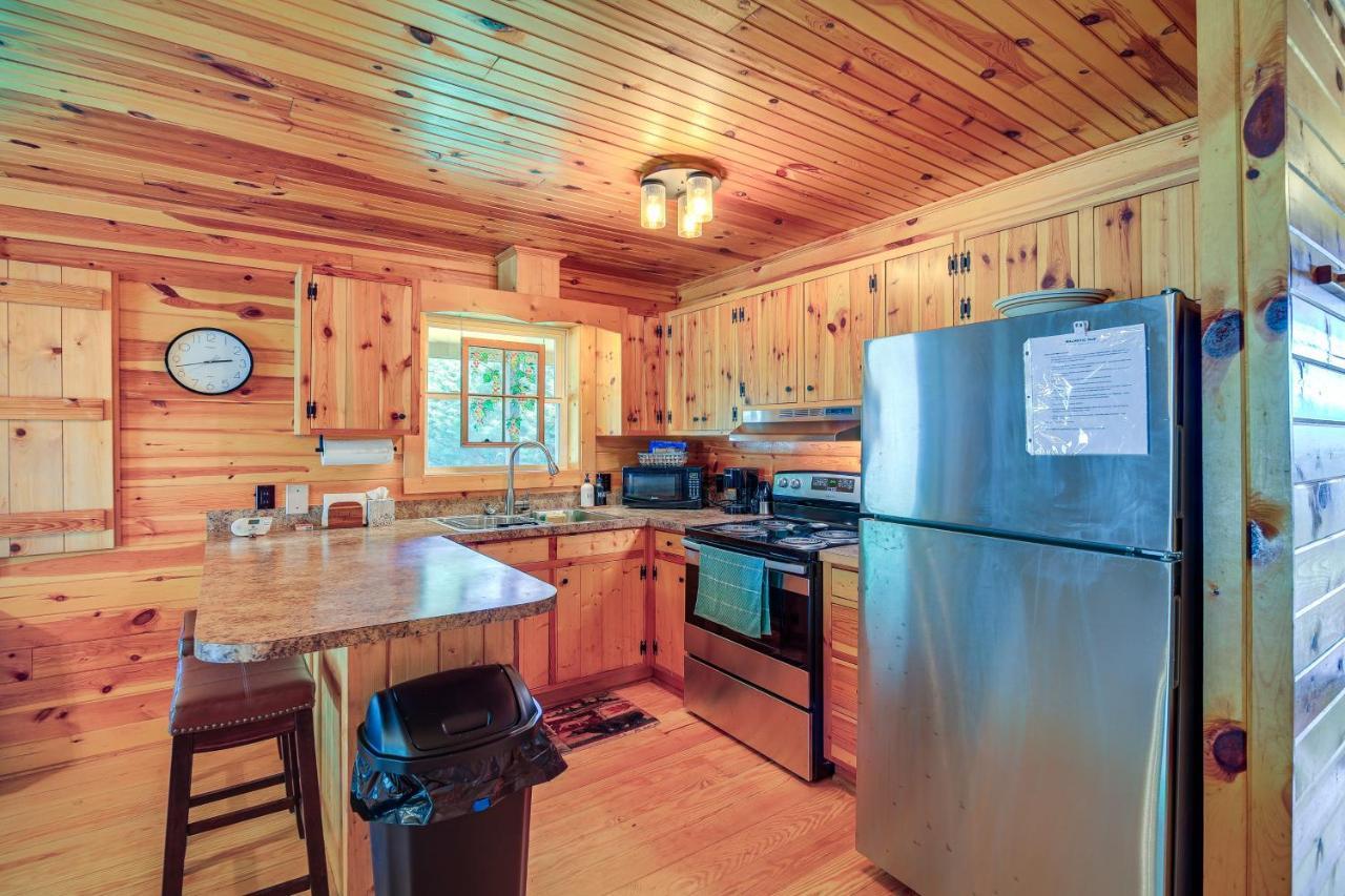 Blue Ridge Mountain Cabin With Views And Hot Tub Sparta Eksteriør billede