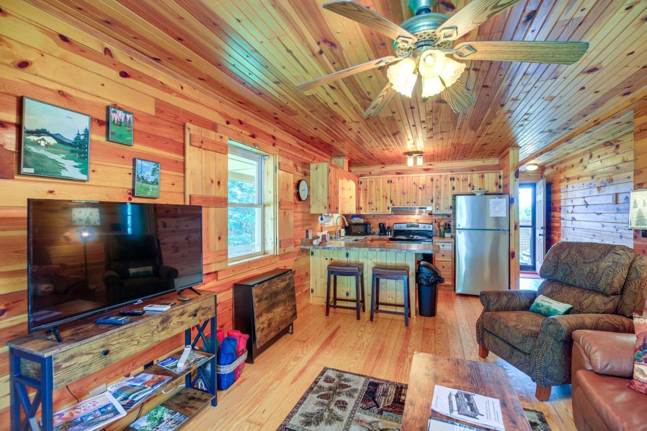 Blue Ridge Mountain Cabin With Views And Hot Tub Sparta Eksteriør billede
