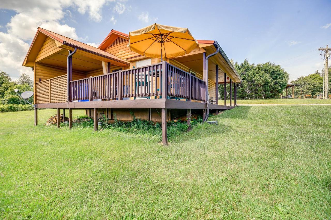 Blue Ridge Mountain Cabin With Views And Hot Tub Sparta Eksteriør billede